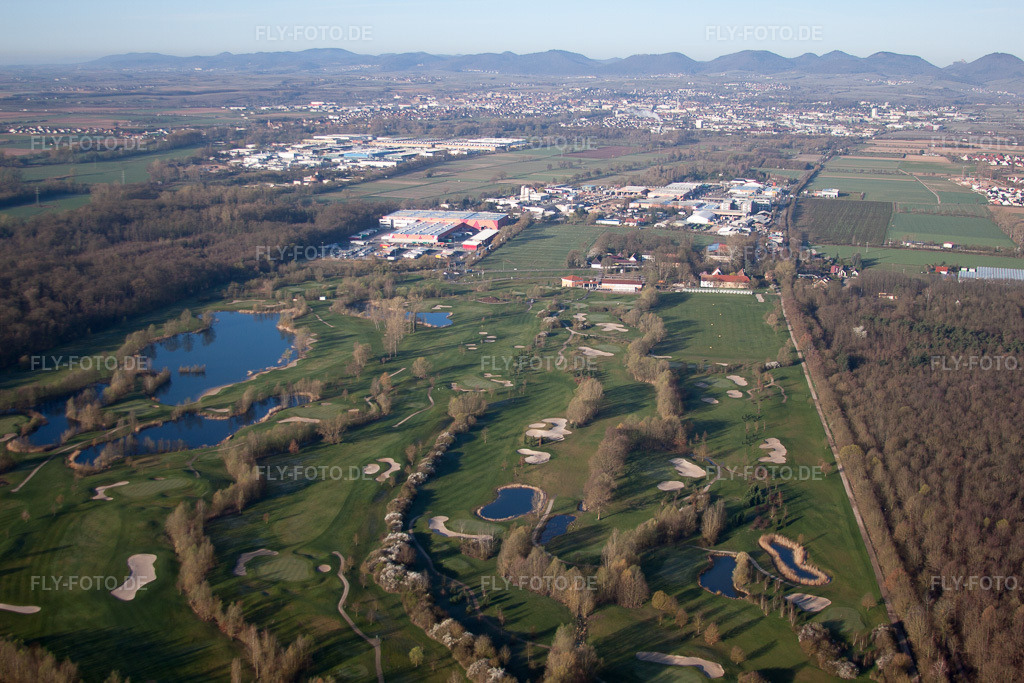 Luftbild: Gelände des Golfplatz Golfanlage Landgut Dreihof im Ortsteil Dreihof in Essingen im Bundesland Rheinland-Pfalz in Deutschland.Foto: IMG_63280.jpg vom 20.03.2014 durch Werner Riehm/FLY-FOTO.deAuflösung des Originals: 4752 x 3168 px