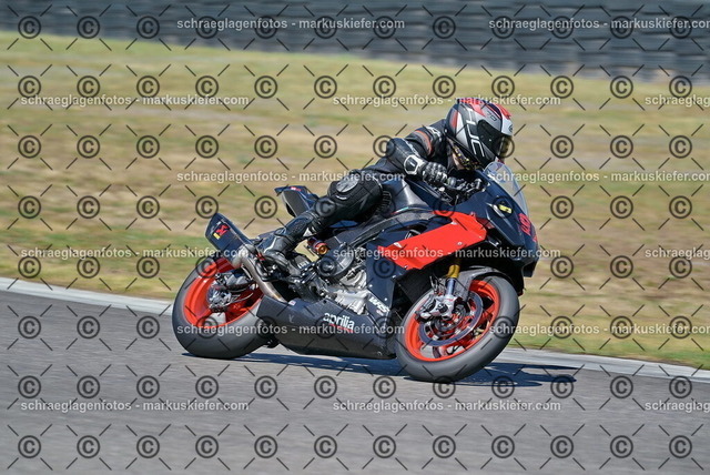 26bt04-0689 | markuskiefer.com - Realisiert mit Pictrs.com