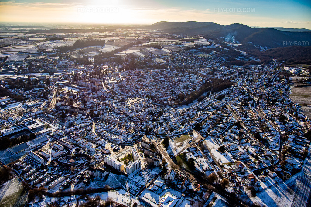 Aerial view: In winter when snow falls from the northeast in Wissembourg in the state Bas-Rhin, France.Photo: IMG_139724.jpg taken on 01/16/2024 by Werner Riehm/FLY-FOTO.comResolution of the original: 5472 x 3648 px