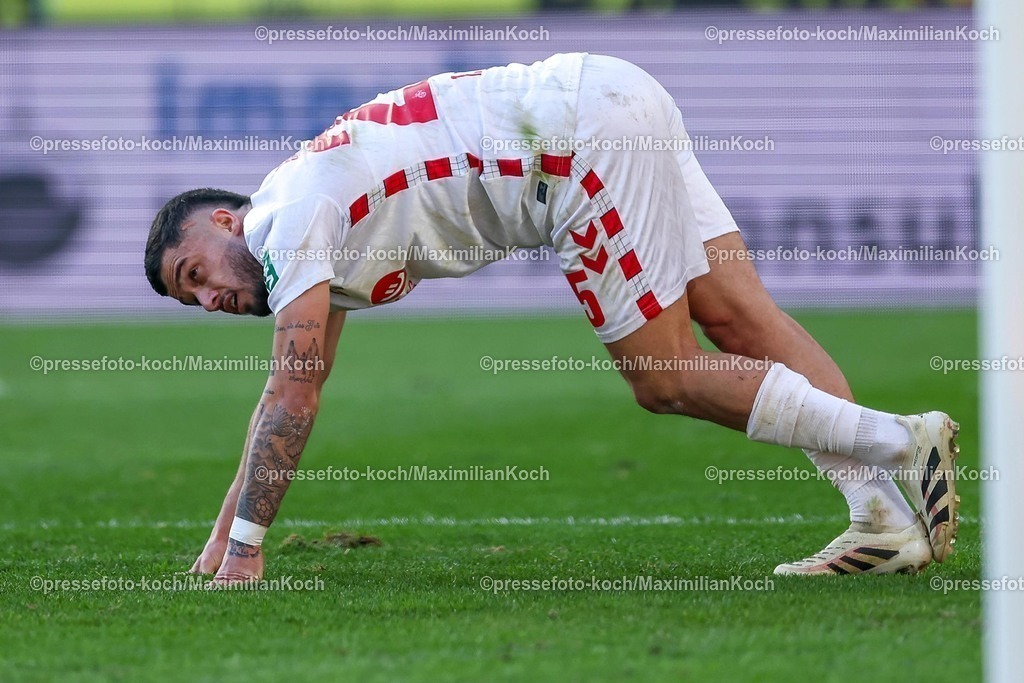 1FC23022502178 | 23.02.2025, Fußball, 1. FC Köln - Fortuna Düsseldorf, 2.. Fußball Bundesliga, 23. Spieltag, RheinEnergie-STADION, Saison 2024 2025: Jusuf Gazibegovic (FC Köln #25)DFB regulations prohibit any use of photographs as image sequences and or quasi-video.