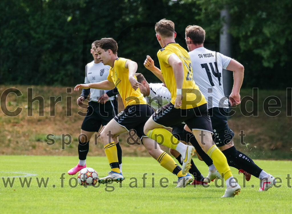 2023-07-23_058_SV_Anzing_gegen_SC_Kirchasch | Anzing, Deutschland, 23.07.2023:
Fußball, Kreisliga 2023 / 2024, Testspiel, SV Anzing gegen SC Kirchasch, Endergebnis: 5:1

Julian Bauer (SC Kirchasch, #19), Johannes Haindl (SC Kirchasch, #20), Alexander Dausch (SV Anzing, #14)

Foto: Christian Riedel / fotografie-riedel.net