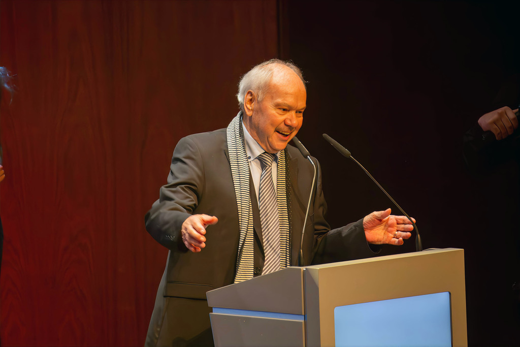 Rosengarten Mannheim: Award-Night 2024 / Sport Award Rhein-Neckar. Bild: Klaus Schlappner, ehemaliger Trainer des SV Waldhof Mannheim | Rosengarten Mannheim: Award-Night 2024 / Sport Award Rhein-Neckar. Bild: Klaus Schlappner, ehemaliger Trainer des SV Waldhof Mannheim - Realisiert mit Pictrs.com