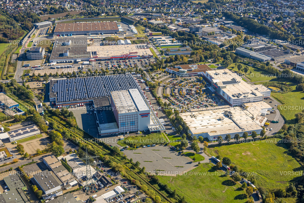 Witten241000217 | Luftbild, Ostermann Centrum Witten, Einrichtungscentrum und Möbelhaus mit Solardach und mit Parkplatzgelände in grafischen Formen, hinten das Gewerbegebiet Brauckstraße mit Bauhaus Baumarkt und Amazon sowie Stadt Witten Flüchtlingsunterkünfte, Rüdinghausen, Witten, Ruhrgebiet, Nordrhein-Westfalen, Deutschland
