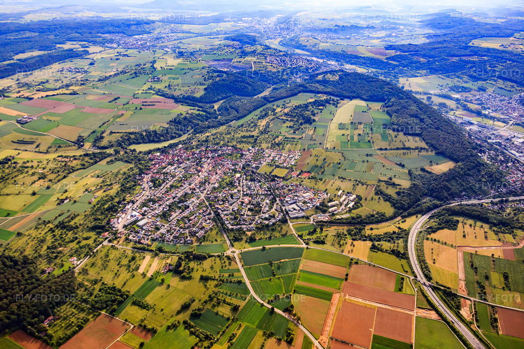 Luftbild: Ortsansicht von Südwesten in Kieselbronn im Bundesland Baden-Württemberg in Deutschland.Foto: IMG_079905.jpg vom 31.05.2015 durch Werner Riehm/FLY-FOTO.deAuflösung des Originals: 5222 x 3481 px