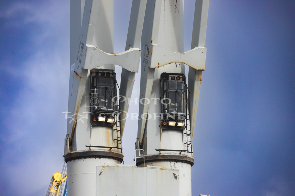 Verladekran Rotterdam-0399 | Die Kanzel oder Führerhaus für den Kranführer in einem Verladekran im Hafen von Rotterdam. - Realisiert mit Pictrs.com