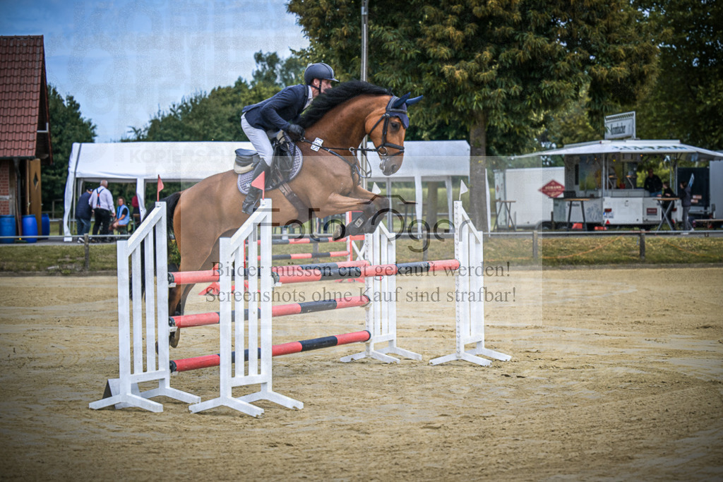 DOS_6792 | Entdecke hochwertige Reitturnierfotos von Foto Oger. Professionell, emotional und authentisch – jetzt Lieblingsmomente im Shop bestellen.Deutschlandweite Turnierfotografie. - Realisiert mit Pictrs.com