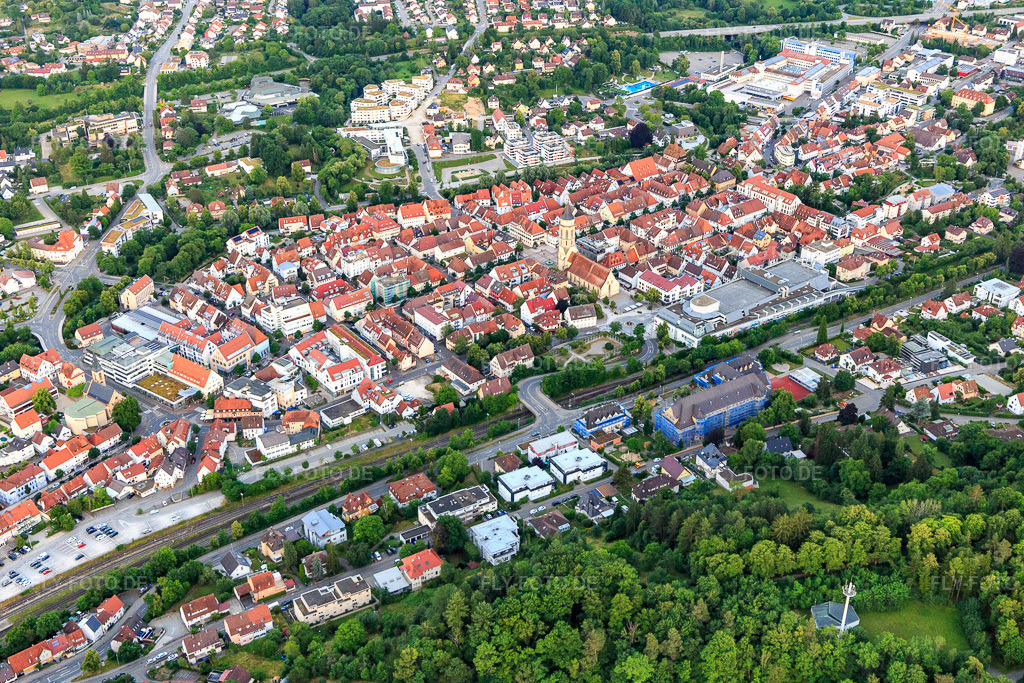 Luftbild: Stadtzentrum mit Stadtkirche am Marktplatz in Balingen im Bundesland Baden-Württemberg in Deutschland. Foto: IMG_148658.jpg vom 25.06.2025 durch Werner Riehm/FLY-FOTO.deEvangelische Stadtkirchengemeinde Balingen
