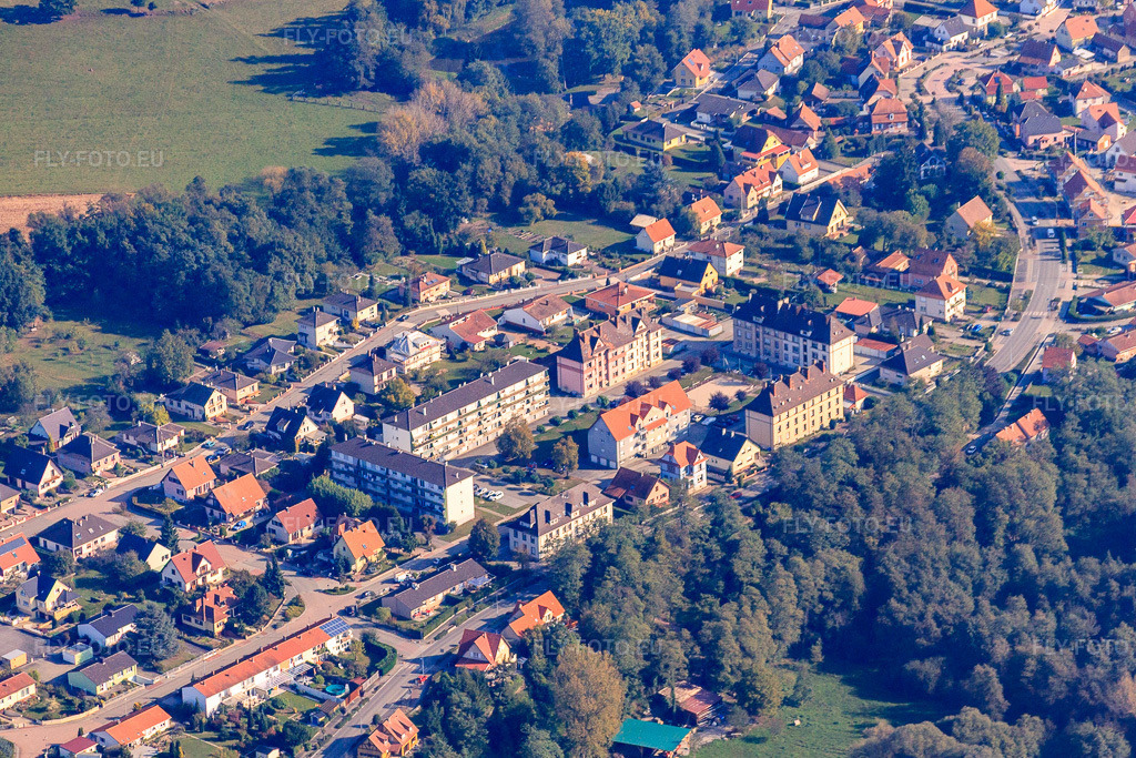 Vue aérienne: Complexe résidentiel rue Saint-Just le Martel à Lauterbourg dans le département Bas Rhin, France.Photo: IMG_45918.jpg prise le 16/10/2011 par Werner Riehm/FLY-FOTO.euRésolution de l'original: 4431 x 2954 px