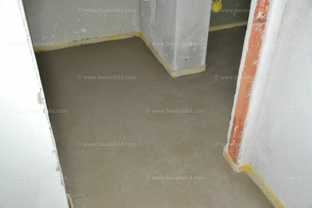 bib-lg19-fussbodenaufbau-0195 | Nach LV-Leistungsgruppen sortierte Detailfotos über den Bau eines Hauses. Alle Hausbau-Bilder direkt vom Urheber und Autor der Website Haus-Selber-Bauen.com