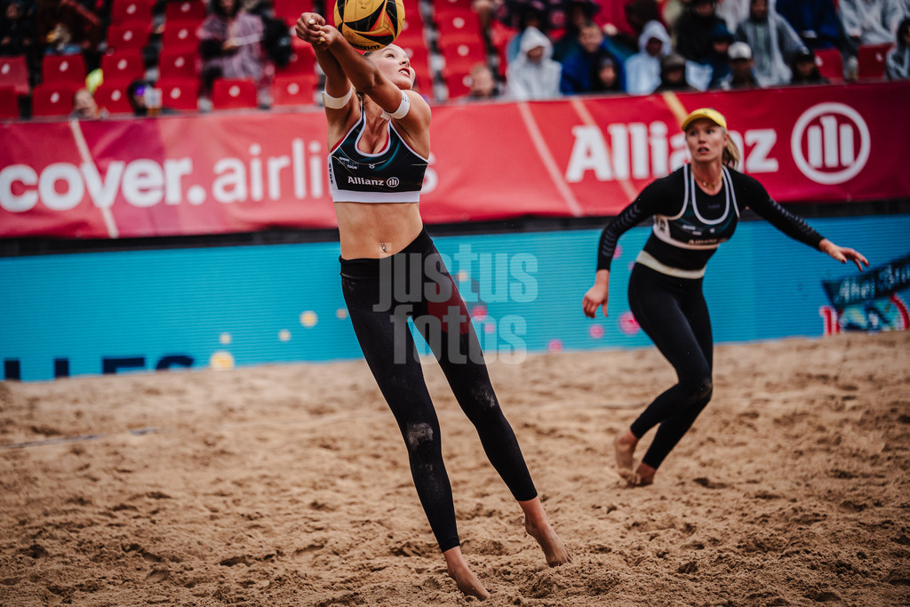Beachvolleyball | Frauen | Allianz German Beach Tour 2025 | Tourstop Berlin | 23.08.2025 | Anna-Chiara Reformat spielt den Ball