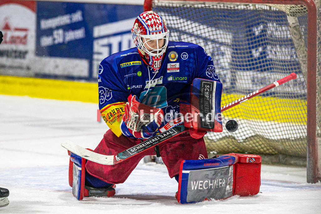 Achtelfinale Spiel 2 EC Peiting vs ESC Essen Moskitos | Eishockey Oberliga Süd Playoffs 2023/2024, Achtelfinale Spiel 2 EC Peiting vs ESC Essen Moskitos, 20240305,
Konrad FIEDLER (ECP Goali 30) in Aktion,
2024-03-05 in Peiting (Eisstadion)
30 Konrad FIEDLER (ECP Goali 30)
Copyright: WolfgangxLindner foto-lindner.de