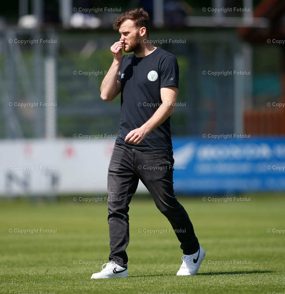 A_LUI_130523_02 | SPORT,FUSSBALL, LT1 OOE LIGA ASKOE OEDT-SV GW MICHELDORF 13.05.2023 IM BILD:  TRAINER HUBERT ZAUNER (MICHELDORF) FOTO:FOTOLUI