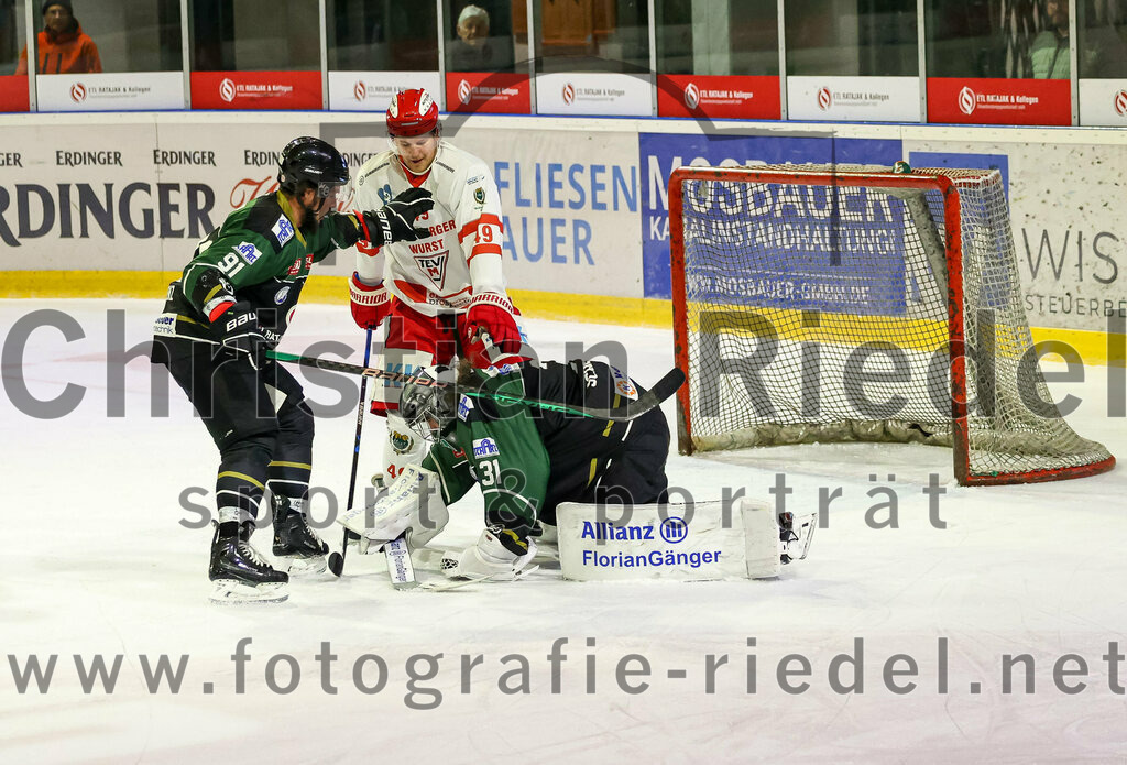 2022-11-13_038_TSV_Erding_gegen_TEV_Miesbach | Erding, Deutschland, 13.11.2022:
Eishockey, Bayernliga 2022 / 2023, 13. Spieltag, TSV Erding gegen TEV Miesbach, Endergebnis: 

Rudolf Lorenz (Erding Gladiators, #91), Ales Furch (TEV Miesbach, #49), Torwart Christoph Schedlbauer (Erding Gladiators, #31)

Foto: Christian Riedel / fotografie-riedel.net