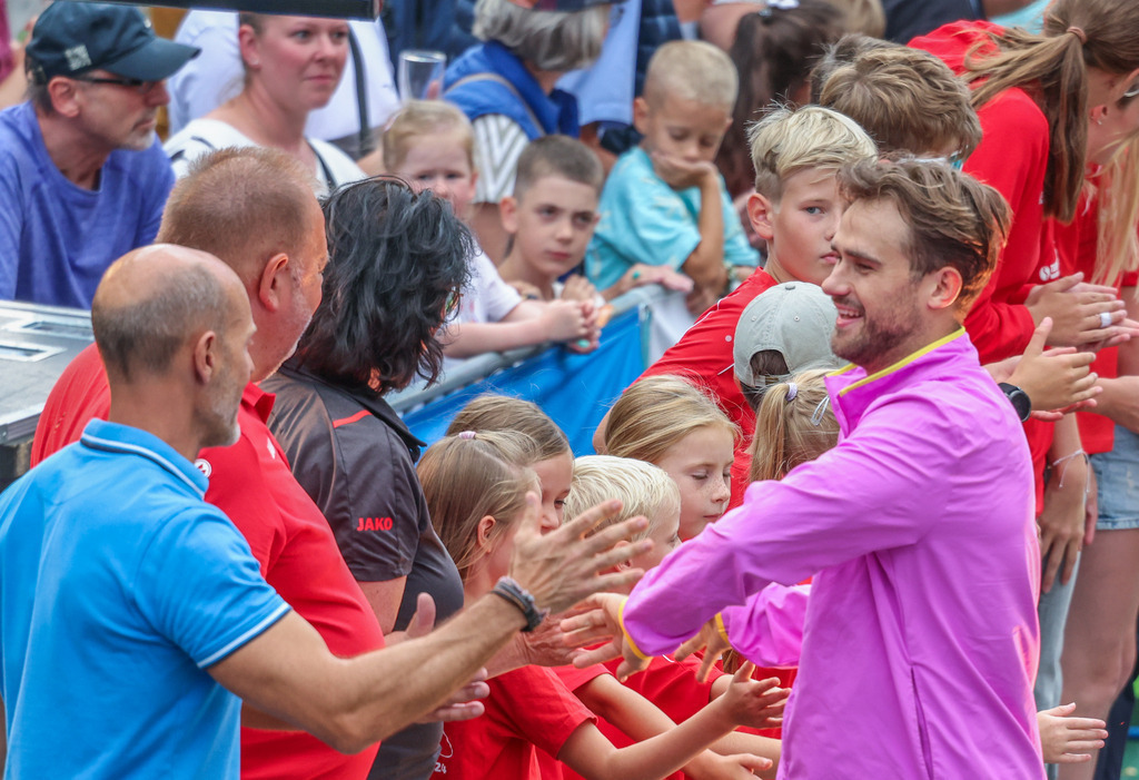 top-top.de-250828-117 | Foto, Video, Fotografie, Videografie, Fotobox, DJ, Discjockey, Musik, Musikbox, Veranstaltung, Photobooth, Amazon, Ebay, Buchtipp, Bestseller, Autor, Verlag, Buch, Wesel, Hamminkeln, NRW, Dinslaken, Rees, Drohne, Hochzeit, Party, Fotobox, Wesel, Fotograf