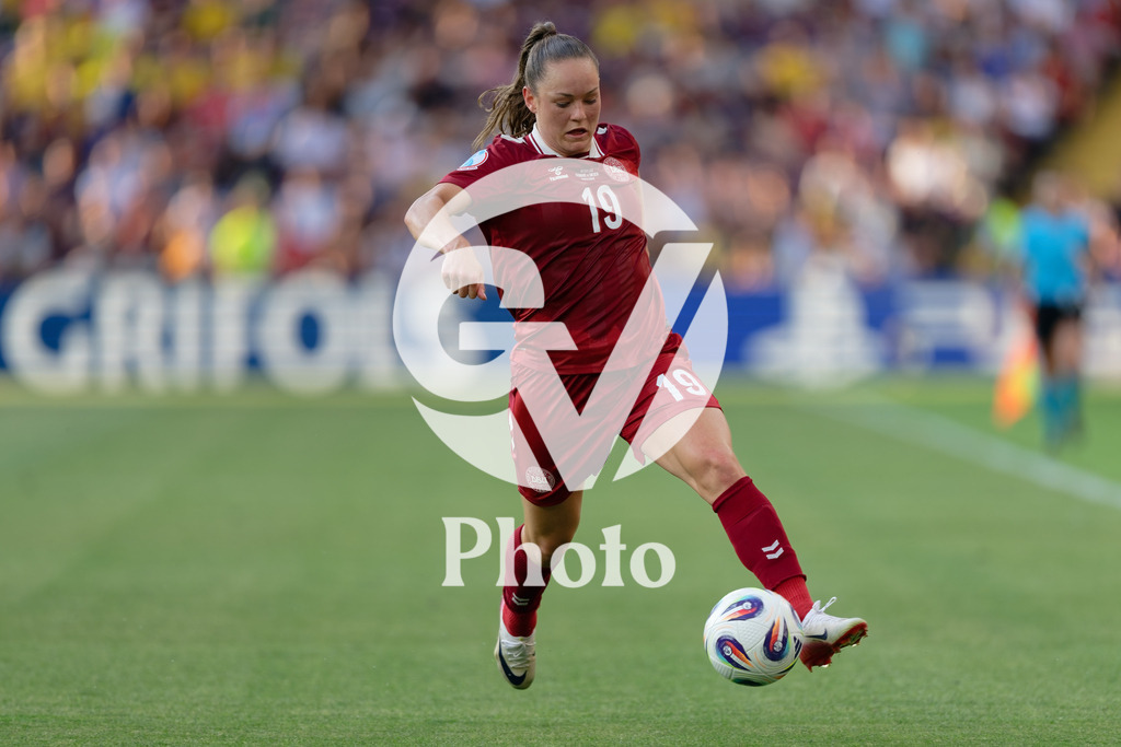 Denmark v Sweden - UEFA Women's EURO 2025 Group C | GENEVA, SWITZERLAND - JULY 4: Janni Thomsen of Denmark controls the ball  during the UEFA Womens EURO 2025 Group C match between Denmark and Sweden at Stade de Geneve on July 4, 2025 in Geneva, Switzerland. (Photo by Giuseppe Velletri/Sports Press Photo/Getty Images)