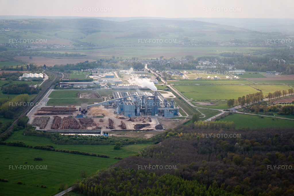 Aerial view: View of the town in Brévilly in the state Ardennes, France. – Photo: IMG_39824.jpg taken on 04/16/2011 by Werner Riehm/FLY-FOTO.com – Resolution of the original: 4752 x 3168 px
