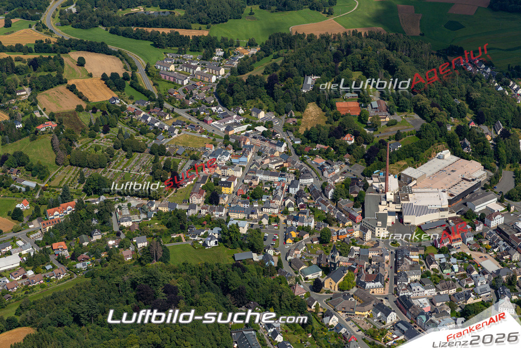 Aktuelles Luftbild von  Helmbrechts Kauf mit Lizenz / Bildrechten möglich- Die Luftaufnahme wurde 2021 mittels UL-Flugzeug erstellt ( keine Drohne ) - hochauflösende Kamera-Systeme von  Canon -Beste Qualität - Für grossformatige Ausdrucke geeignet. Die Geschenkidee !