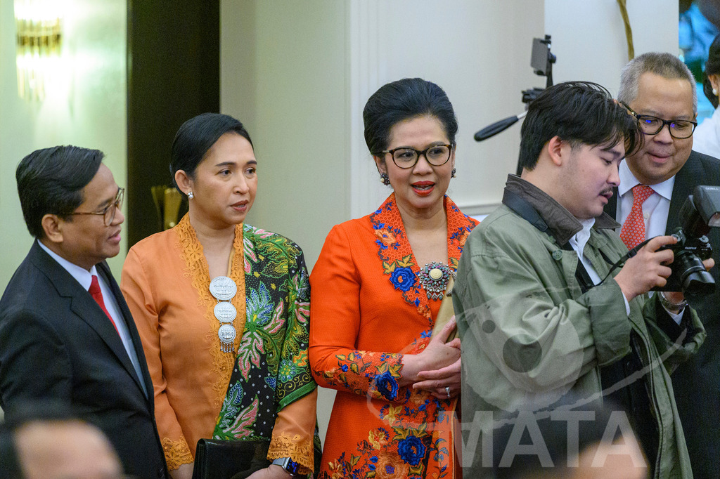 _DWA5561 | Welcoming Jokowi Widodo's arrival by the Indonesian people at Kastens Luisenhof Hotel in the context of the opening of Hannover Messe with Indonesia as Country Partner. Hannover, 15.04.2023 - Realisiert mit Pictrs.com