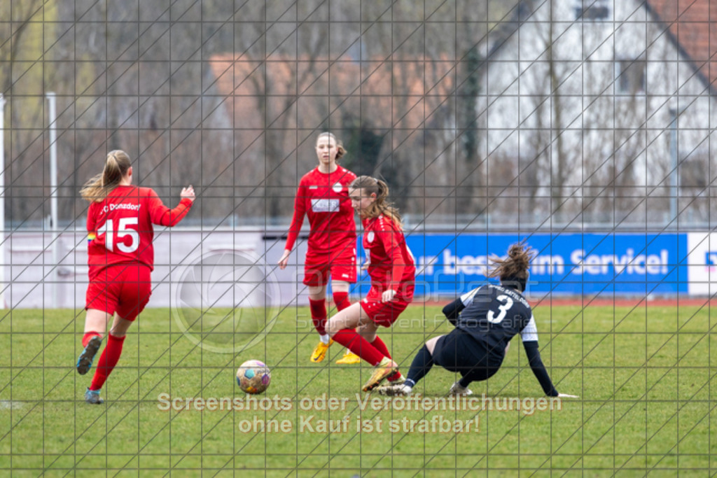 20250316_132703_0210 | #,1.FC Donzdorf (rot) vs. SpVgg Gröningen-Satteldorf (schwarz), Fussball, Frauen-Verbandsliga Württemberg, 13. Spieltag, Saison 2024/2025, Rasenplatz Lautertal Stadion, Süßener Straße 16, 73072 Donzdorf, 16.03.2025 - 13:00 Uhr,Foto: PhotoPeet-Sportfotografie/Peter Harich
