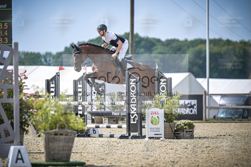 DOS_7662 | Entdecke hochwertige Reitturnierfotos von Foto Oger. Professionell, emotional und authentisch – jetzt Lieblingsmomente im Shop bestellen. - Realisiert mit Pictrs.com