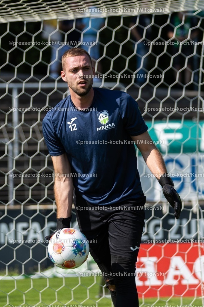 xKWI20092501033 | 20.09.2025, xkwix, Fußball, Regionalliga West, FC Gütersloh - FC Schalke 04 U23, Ohlendorf Stadion im Heidewald: Tim Matuschewsky (FC Gütersloh #12)