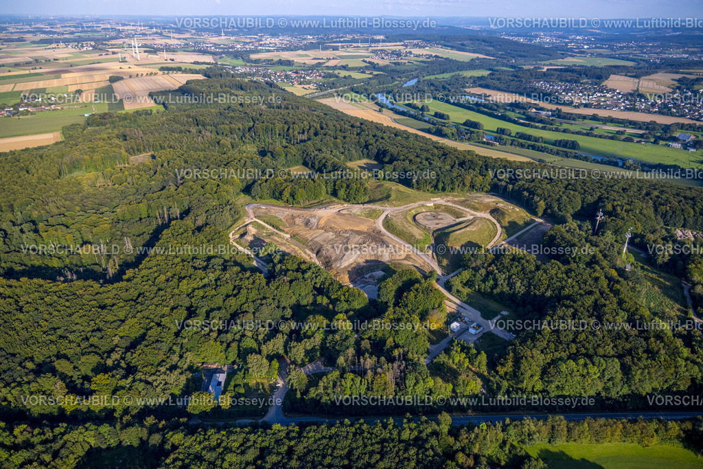 Werl230807082 | Luftbild, Baustelle und Neubau Aussichtsturm im Stadtwald Werl mit Renaturierung, Werl, Werl-Unnaer Börde, Nordrhein-Westfalen, Deutschland