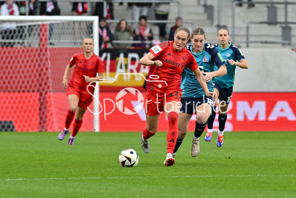 FC Bayern München Frauen - TSG 1899 Hoffenheim Frauen | im Duell Sydney LOHMANN (FCB #12) und Taylor Marie ZIEMER (1. FC Koeln Frauen #18) / Zweikampf / Frauen Bundesliga: FC Bayern München Frauen - 1. FC Köln Frauen, FC Bayern Campus am 05.10.2024