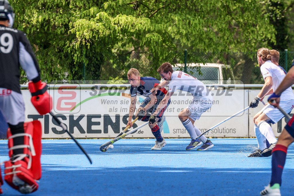 MJ_2023-05-13 Herren CHTC - MHC-39 | Mario Schachner (Mannheimer HC #18) &amp; Julius Breucker (Crefelder HTC #2), Crefelder HTC - Mannheimer HC am 13.5.2023 in der Gerd-Wellen-Sportanlage, Krefeld