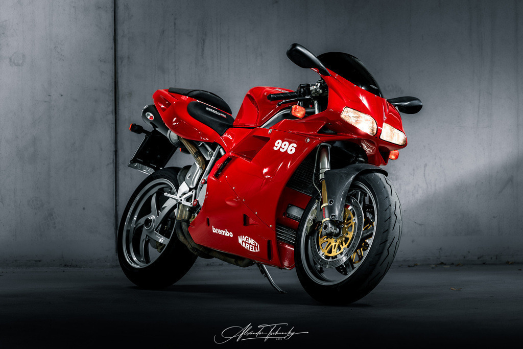 Ducati 996 | Entdecken Sie die faszinierende Welt von Alexander Tschuncky Arts: Kreative Fotografie, atemberaubende Automobilkunst und hochwertiger Bilderdruck. Lassen Sie sich inspirieren! - Realisiert mit Pictrs.com