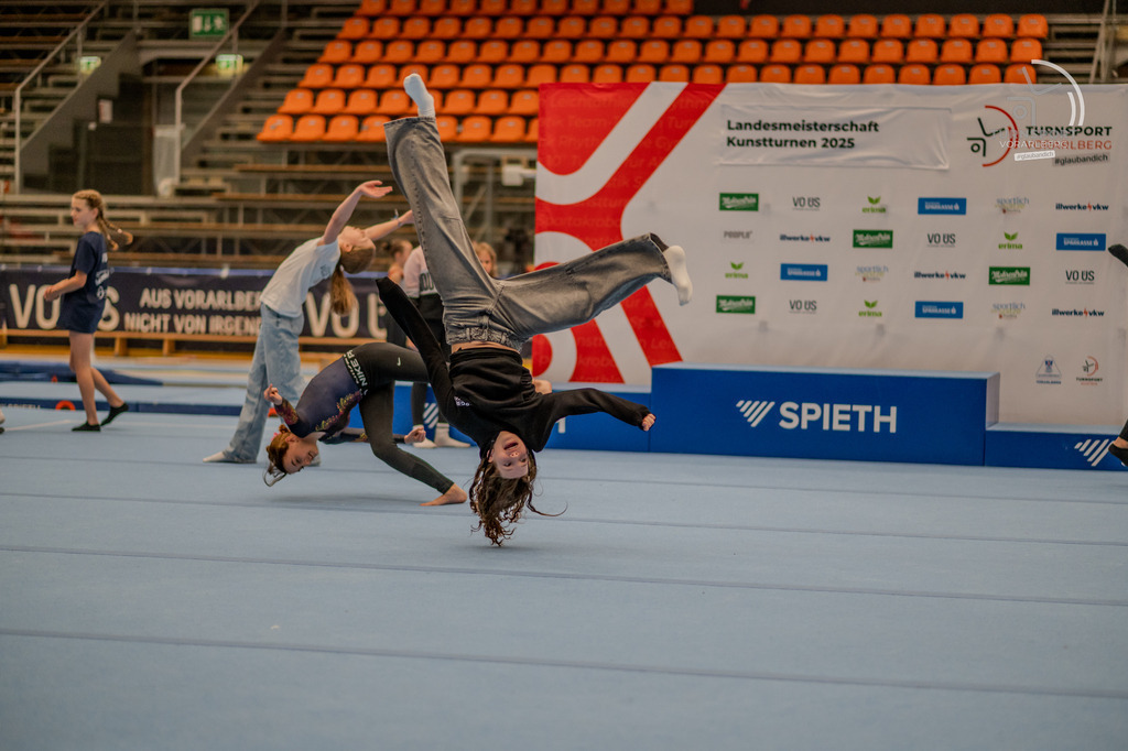 2025-04-12-Nacht_in_Tracht-0981 | "Fussifoto.com – Ihr Ansprechpartner für hochwertige Fotografie! Entdecken Sie kreative Bilder und professionelle Dienstleistungen. Kontaktieren Sie uns für Ihre Projekte!"