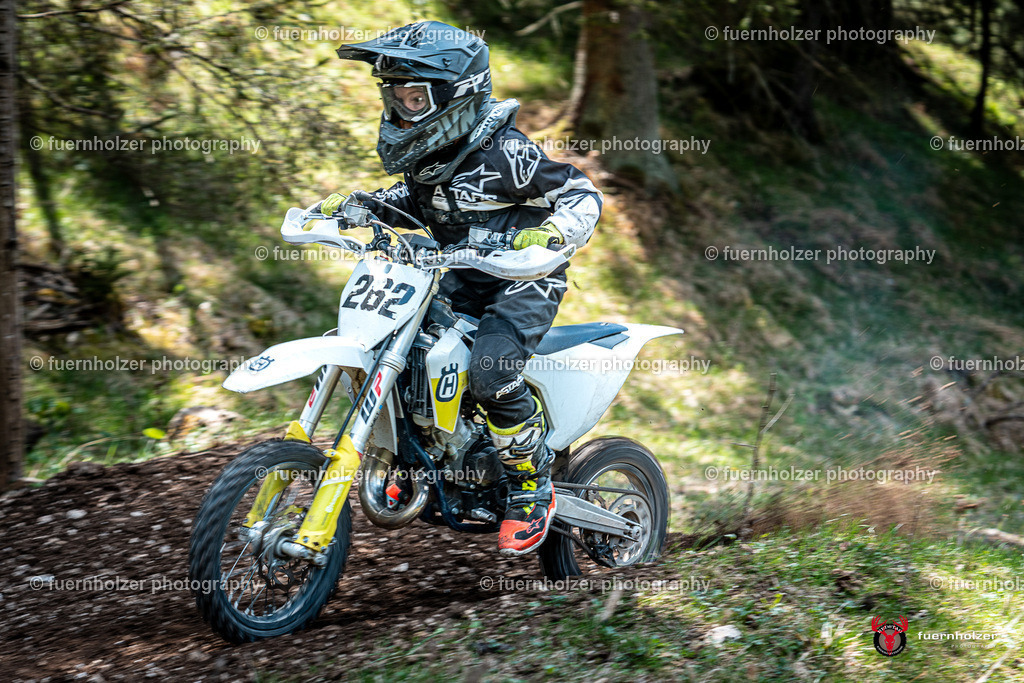 fuernholzer_250501-C1-596 | Fotografische Impressionen von der Red Stag Enduro Extreme by fuernholzer-photography.com. Endurosport in Österreich fotografisch festgehalten von fuernholzer. Auftragsfotografie für Private, Gewerbefotos und Industriefotografie. Eventfotografie, Sportfotografie und Motorsportfotografie. Anbieter von Fotoworkshops, Fototraining, fotografischen Vorträgen und Fotoseminaren.
