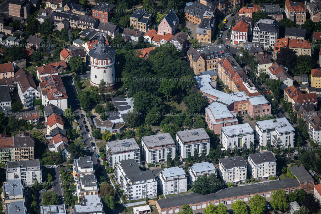 4035337 | BRAUNSCHWEIG 31.07.2020 Bauwerk des Industriedenkmales Wasserturm BS|ENERGY an der Hochstraße - Giersbergstraße in Braunschweig im Bundesland Niedersachsen, Deutschland. Weiterführende Informationen bei: BS|ENERGY Braunschweiger Versorgungs-AG &amp; Co.KG. // Building of industrial monument water tower BS|ENERGY in Brunswick in the state Lower Saxony, Germany. Further information at: BS|ENERGY Braunschweiger Versorgungs-AG &amp; Co.KG. Foto: Gerhard Launer