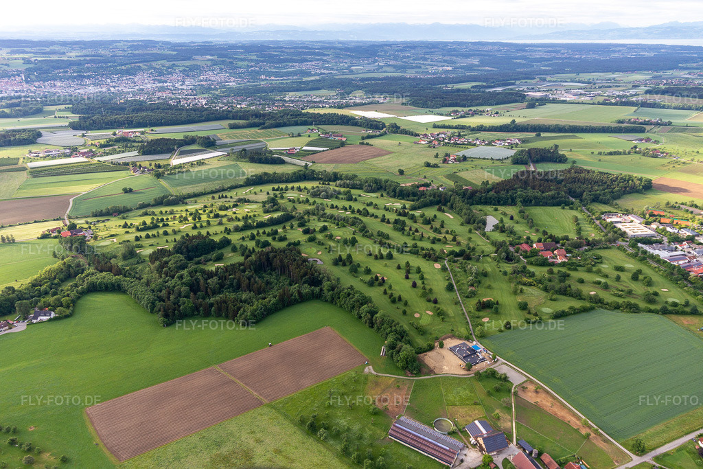 Luftbild: Golfanlage Ravensburg im Ortsteil Schmalegg in Ravensburg im Bundesland Baden-Württemberg in Deutschland. Foto: IMG_131915.jpg vom 26.05.2022 durch Werner Riehm/FLY-FOTO.deGolfclub Ravensburg