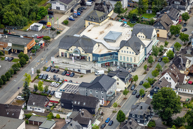 BadBerleburg240710285 | Luftbild, Modehaus Krug an der Bahnhofstraße, Einkaufszentrum in Bad Berleburg, Wittgensteiner Land, Nordrhein-Westfalen, Deutschland