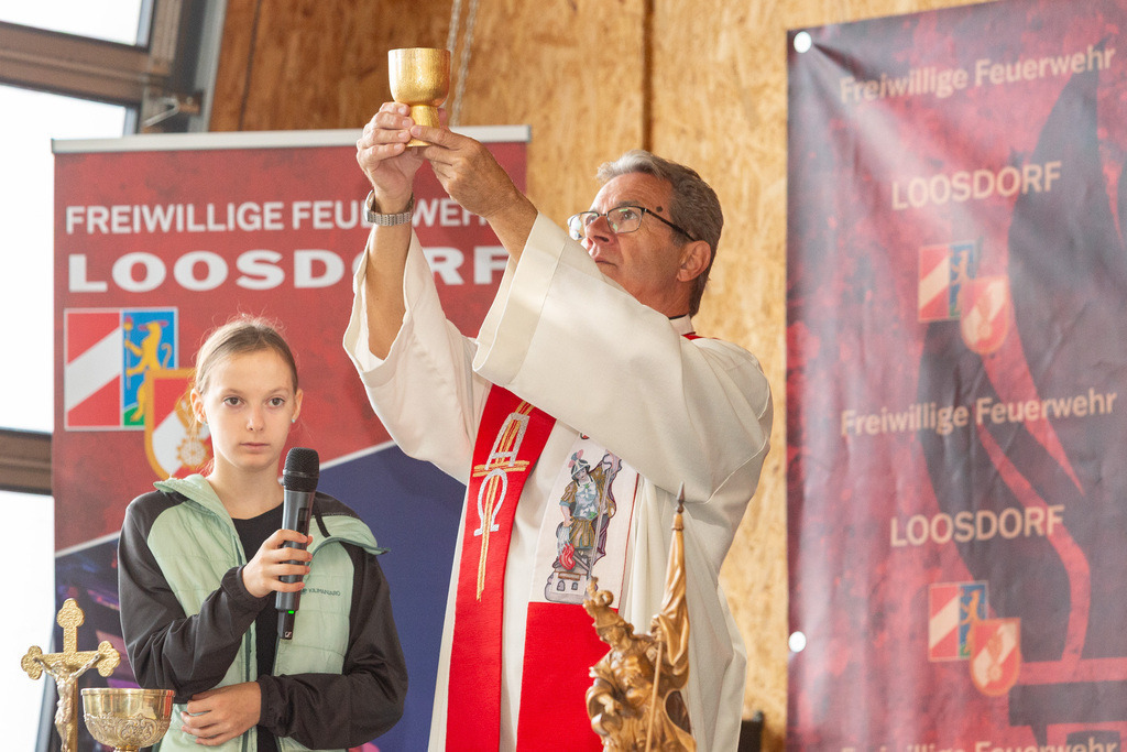 28_Festmesse_028 | Fotodoku der Festmesse im FF-Haus Loosdorf anlässlich der Fahrzeugweihe und in Dienststellung der neuen Einsatzfahrzeuge der FF-Loosdorf.