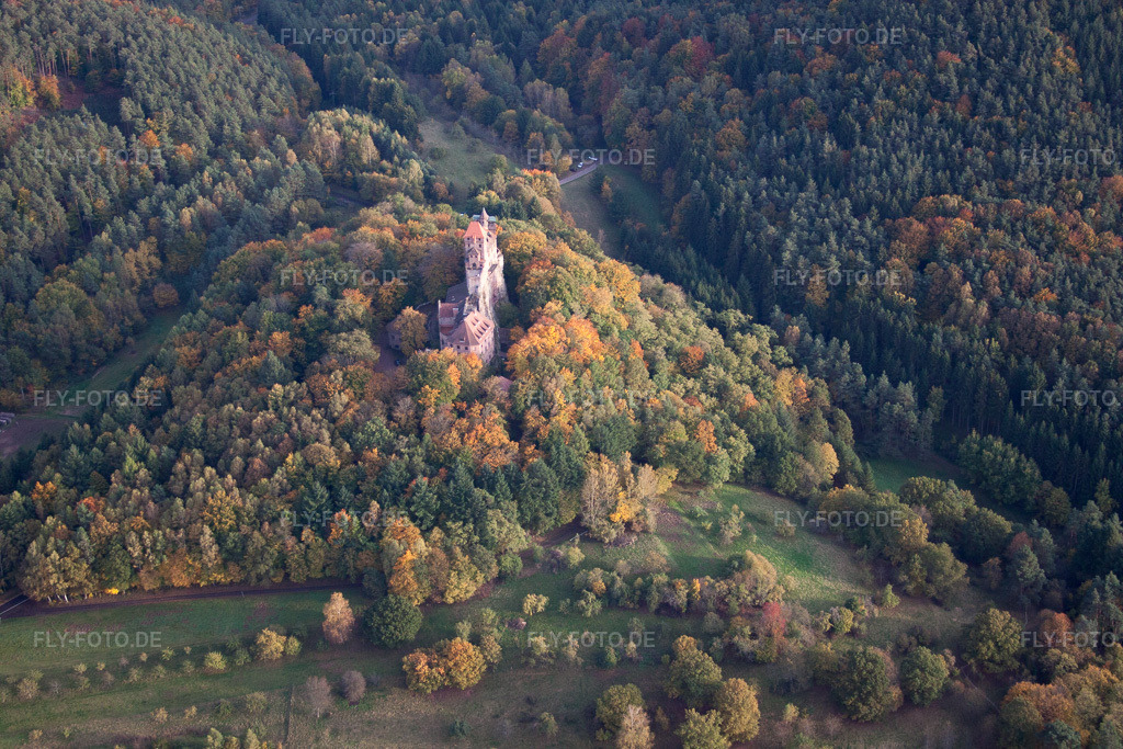 Luftbild: Burg Berwartstein in Erlenbach bei Dahn im Bundesland Rheinland-Pfalz in Deutschland.Foto: IMG_53920.jpg vom 20.10.2012 durch Werner Riehm/FLY-FOTO.deAuflösung des Originals: 4752 x 3168 px