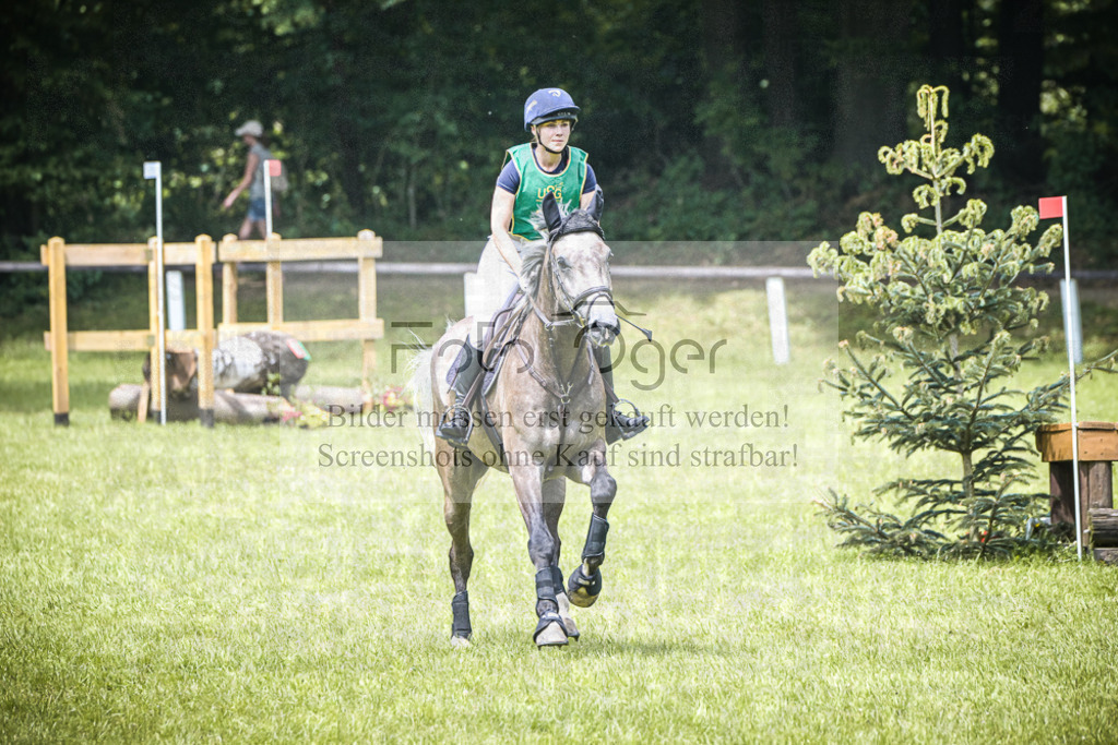 DOS_6254 | Entdecke hochwertige Reitturnierfotos von Foto Oger. Professionell, emotional und authentisch – jetzt Lieblingsmomente im Shop bestellen.Deutschlandweite Turnierfotografie. - Realisiert mit Pictrs.com