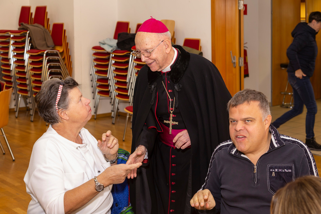 Festmesse-120 | Fotodoku der Festmesse anläßlich der Seligsprechung von Maria Theresia LEDOCHOWSKA 1975, zelebriert von Altbischof DDr. Klaus Küng und Pfarrer Mag. Zenon PAJAK in der Pfarrkirche Loosdorf. 