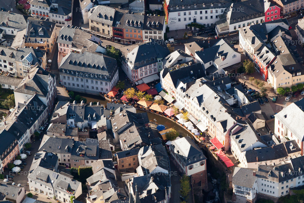 Luftbild: Altstadtbereich und Innenstadtzentrum im Ortsteil Beurig in Saarburg im Bundesland Rheinland-Pfalz in Deutschland. Foto: IMG_33845.jpg vom 11.09.2010 durch Werner Riehm/FLY-FOTO.de