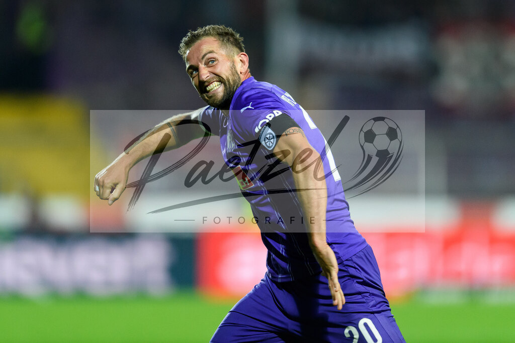 OSNVKO2021090620210906_190 | Fussball, Herren: Marc Heider (VfL Osnabrueck) Torjubel, jubelt nach seinem Treffer zum 1:0 beim Spiel der 3. Liga zwischen VfL Osnabrueck und FC Viktoria Koeln im Stadion an der Bremer Bruecke am 06.09.2021 in Osnabrueck, Deutschland.DFB / DFL REGULATIONS PROHIBIT ANY USE OF PHOTOGRAPHS AS IMAGE SEQUENCES AND/OR QUASI-VIDEO. - Realisiert mit Pictrs.com
