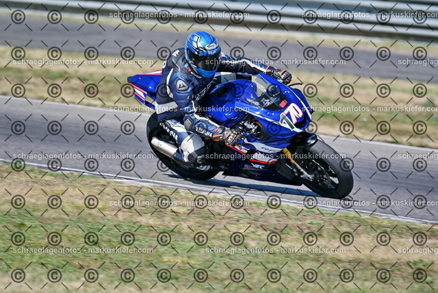26bt04-0101 | markuskiefer.com - Realisiert mit Pictrs.com