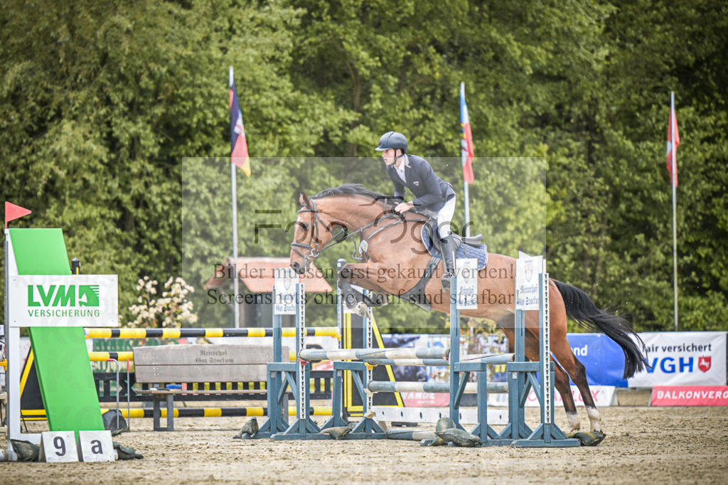 DOS_7001 | Entdecke hochwertige Reitturnierfotos von Foto Oger. Professionell, emotional und authentisch – jetzt Lieblingsmomente im Shop bestellen.Deutschlandweite Turnierfotografie. - Realisiert mit Pictrs.com