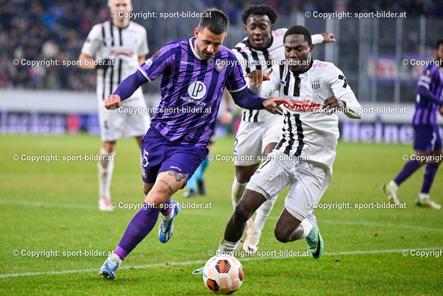 AUT, Fussball Europaleague LASK Linz (AUT) vs FC Toulouse (FRA) | 14.12.2023, Oberoesterreich Arena Linz, AUT, Europaleague LASK Linz (AUT) vs FC Toulouse (FRA), im Bild George Bello (Lask), Moses Usor (Lask) vs Aron Leonard Donnum (Toulouse FC)


// Europaleague Match, LASK Linz (AUT) vs FC Toulouse (FRA) in Linz, Austria on 2023/12/14
