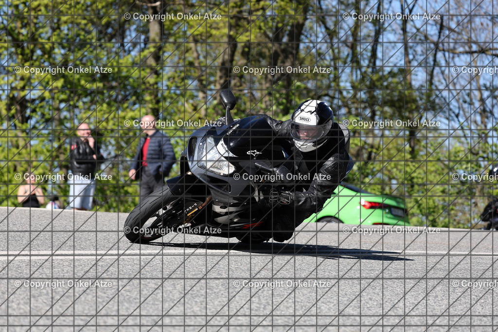 IMG_8432 | Fotograf am Kyffhäuser. Onkel Atze. Kyffhäuser Rennstrecke. Café36. Motorsportfotografie. - Realisiert mit Pictrs.com