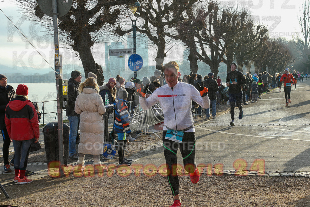 241231_1158_EX1_3164 | Sportfotografie im Rhein-Sieg Kreis, Köln, Bonn, NRW, Rheinland Pfalz, Hessen, etc. Unser Tätigkeitsfeld umfasst den Laufsport vom Volkslauf über den Marathon, Duathlon, Triathon bis zum Ultralauf wie Kölnpfad Ultra oder Schindertrail.
