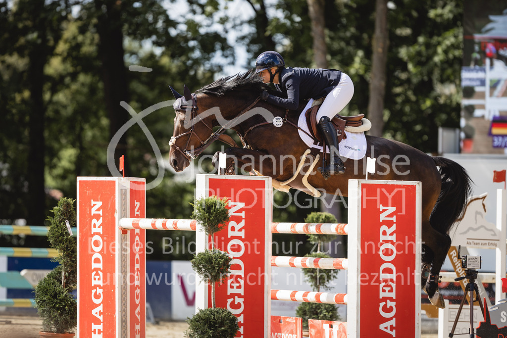 230826_Delbrueck_M2-Spr-833 | Deine schönsten Turniermomente als professionelle Fotos! Entdecke hochwertige Pferdesport-Fotografie im Online-Shop. Jetzt Fotos finden & bestellen!