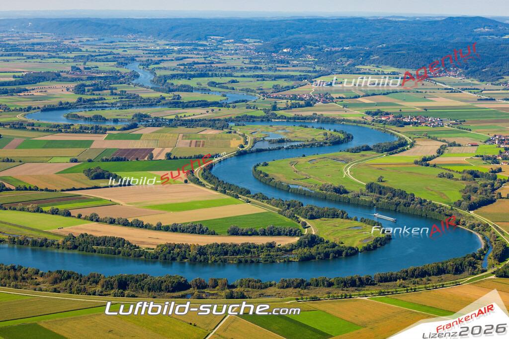 Das Luftbild zeigt : Donau Aholfing - Die Luftaufnahme wurde 2023 vom UL-Flugzeug aus erstellt ( keine Drohne ) - Hochauflösende Luftaufnahme - Für grossformatige Ausdrucke geeignet. Die Geschenkidee !Mit Lizenz und Bildrechte bestellbar