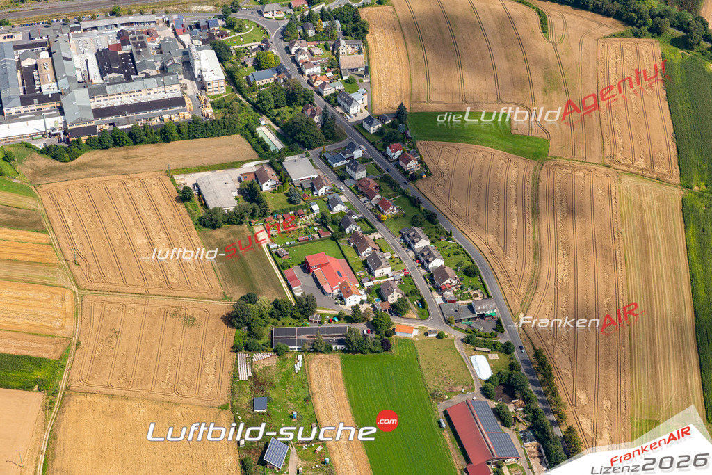 Die Luftaufnahme Holenbrunn - Wunsiedel wurde 2021 mittels Flugzeug (keine Drohne) erstellt. Hohe Auflösung -für große Poster und Wandbilder geeignet!