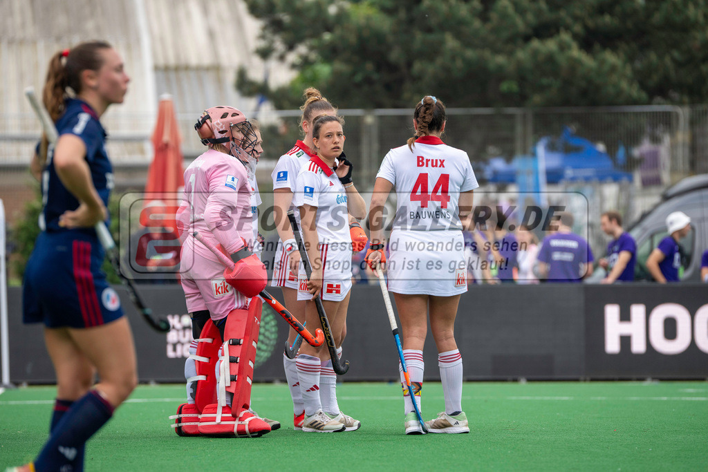 Final4_20240518-1251-0111 | Bonn, Deutschland, 18.05.2024: Julia Sonntag (Rot-Weiss Koeln), Paula Brux (Rot-Weiss Koeln) in Aktion waehrend des Spiels der Deutsche Feldhockey-Meisterschaften 2024 zwischen Final 4 Damen Rot Weiss Köln - Mannheimer HC im Bonner THV am 18.05.2024 in Bonn, Deutschland. (Foto von Stephan Fehrmann)

Bonn, Germany, 18.05.2024: Julia Sonntag (Rot-Weiss Koeln), Paula Brux (Rot-Weiss Koeln) in action during the game of Deutsche Feldhockey-Meisterschaften 2024 between Final 4 Damen Rot Weiss Köln - Mannheimer HC in Bonner THV at 18.05.2024 in Bonn, Deutschland. (Foto from Stephan Fehrmann)