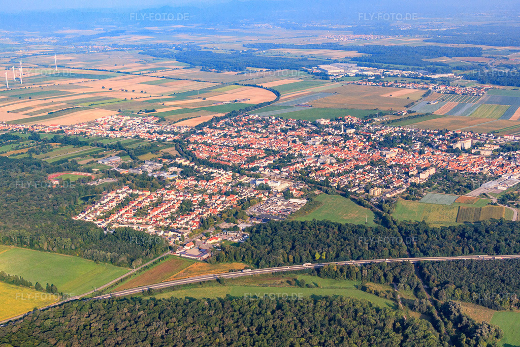Luftbild: Stadtübersicht von Südosten in Kandel im Bundesland Rheinland-Pfalz in Deutschland. Foto: IMG_52935.jpg vom 05.09.2012 durch Werner Riehm/FLY-FOTO.de